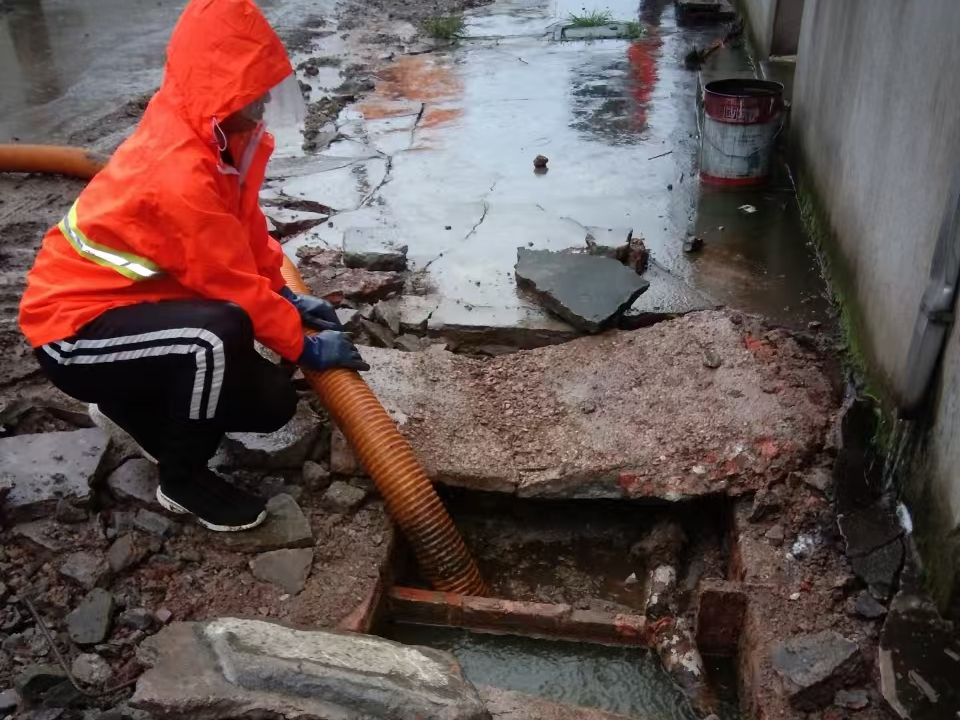 商丘专业清理污水池 炜誉市政以规范流程守护城市 “肠道”