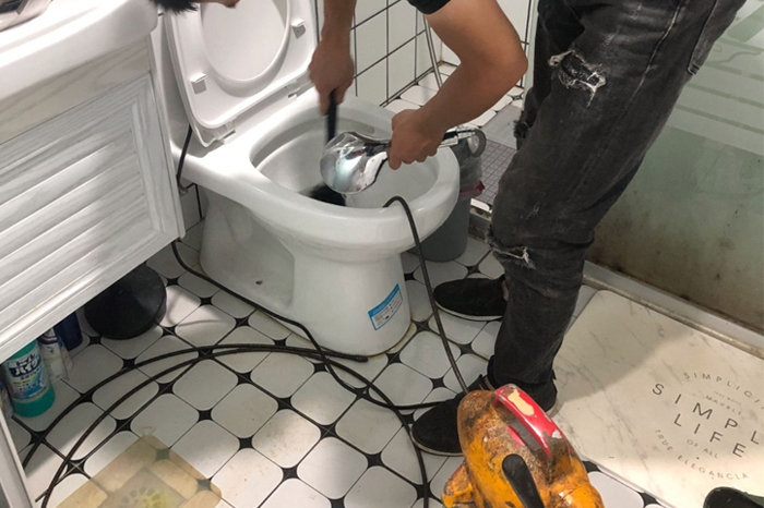 商丘马桶堵塞自己疏通还是找师傅？专业上门服务让你省时更省心